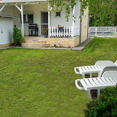 Holiday Home Balatonszarszo Luaran gambar