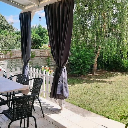 Holiday Home Balatonszarszo Luaran gambar