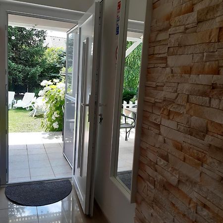 Holiday Home Balatonszarszo Luaran gambar