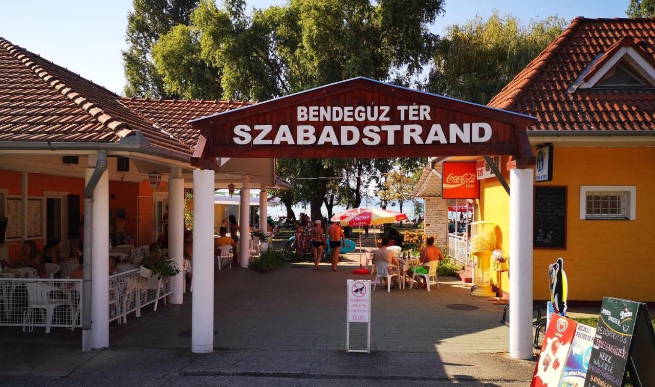 Holiday Home Balatonszarszo Luaran gambar