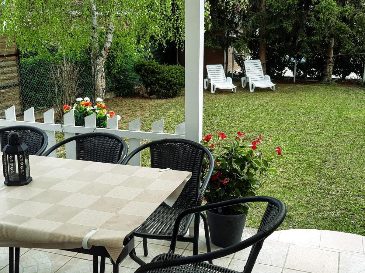Holiday Home Balatonszarszo Luaran gambar
