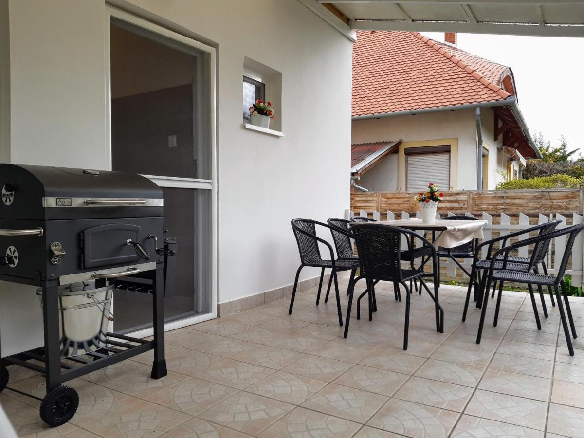 Holiday Home Balatonszarszo Luaran gambar