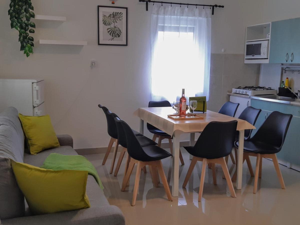 Holiday Home Balatonszarszo Luaran gambar