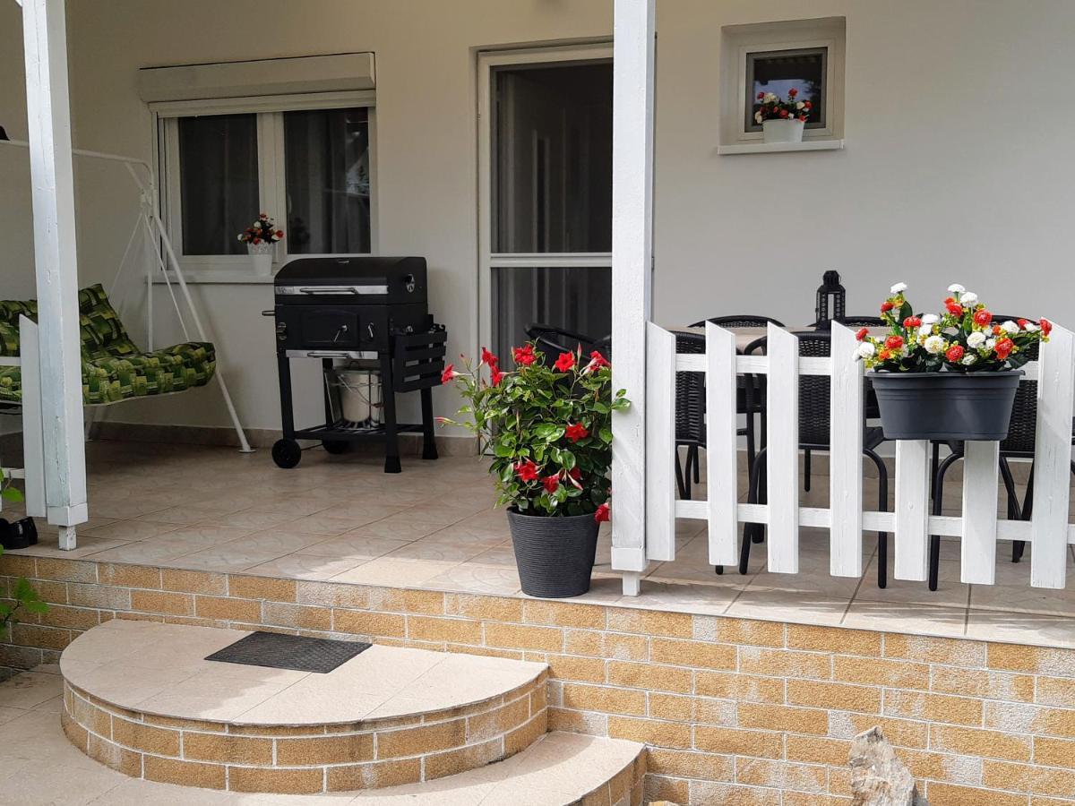 Holiday Home Balatonszarszo Luaran gambar