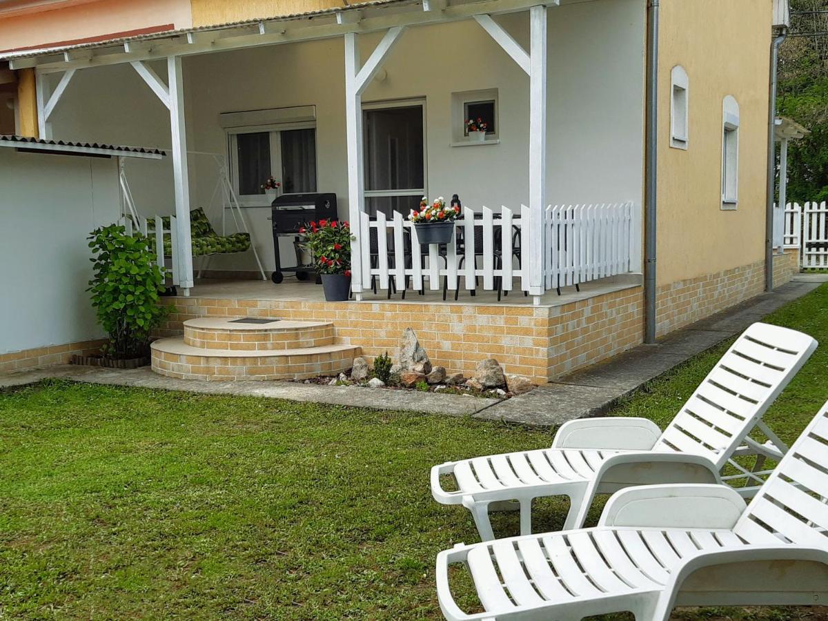 Holiday Home Balatonszarszo Luaran gambar