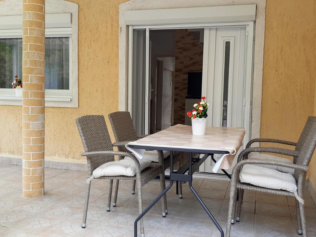 Holiday Home Balatonszarszo Luaran gambar