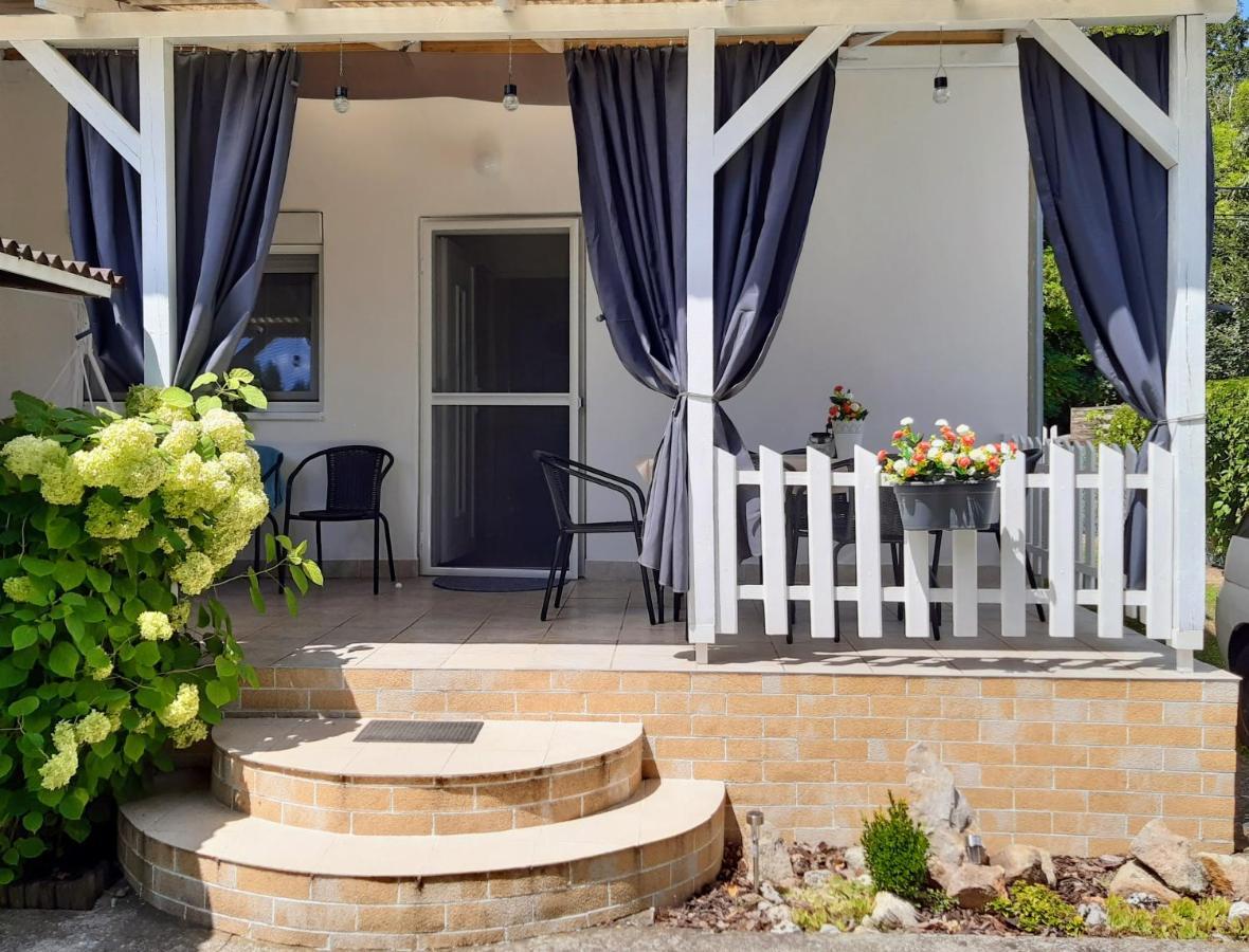 Holiday Home Balatonszarszo Luaran gambar