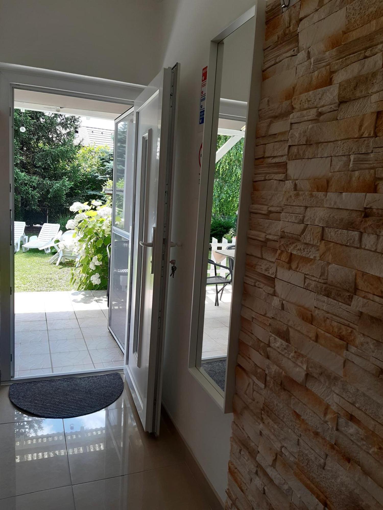 Holiday Home Balatonszarszo Luaran gambar